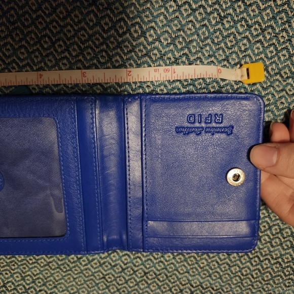 Genuine Leather RFID Wallet - Picture 3 of 3